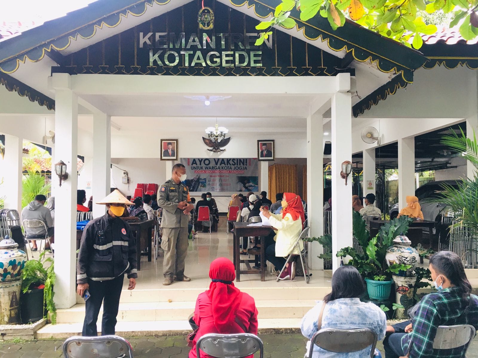 300 KPM Menerima Kartu Keluarga Sehat di Pendopo Kemantren Kotagede